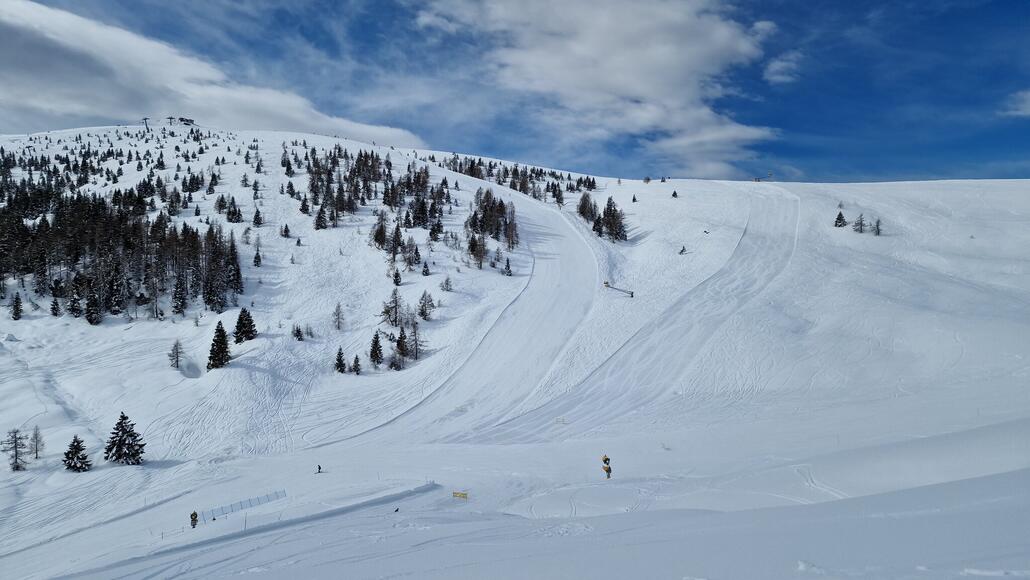 Zwei der vier Abfahrtsvarianten am 2'000 Meter hohen Monte Agaro.