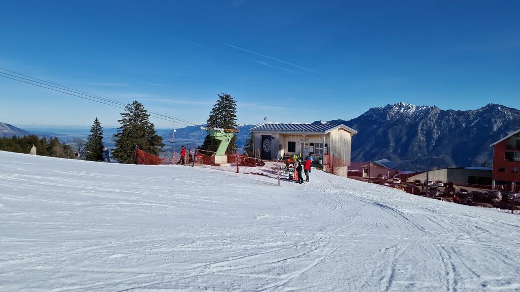 Talstation Kassenhäuschen und Geräteraum.