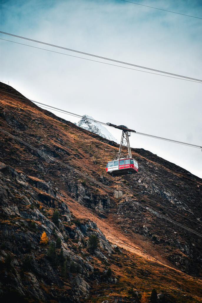 hoffentlich kommt mal ne neue Kabine mit A-Kastengehänge. Die würde dann so aussehen wie die Pendelbahn Cime Caron in Val Thorens