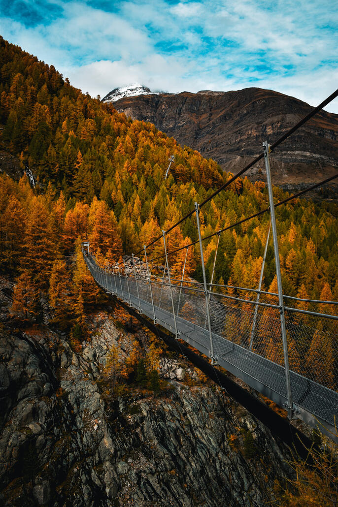 über die hängebrücke gehts auf die furi seite