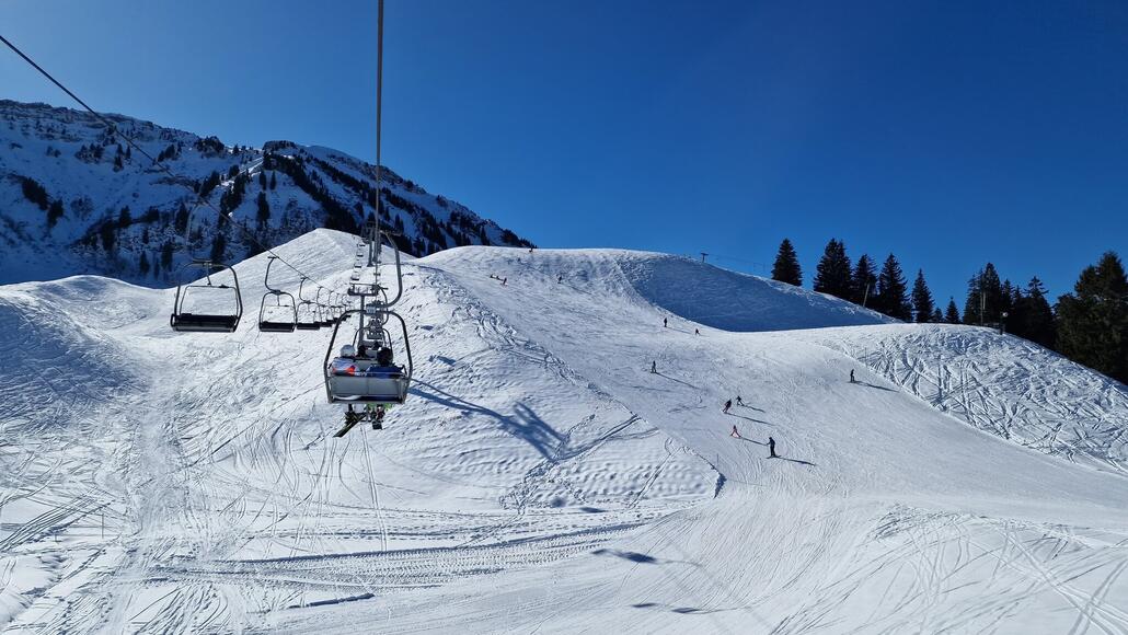 Die Doppelsesselbahn ist die längste Anlage des Gebiets und zugleich die Hauptbeschäftigungsanlage.