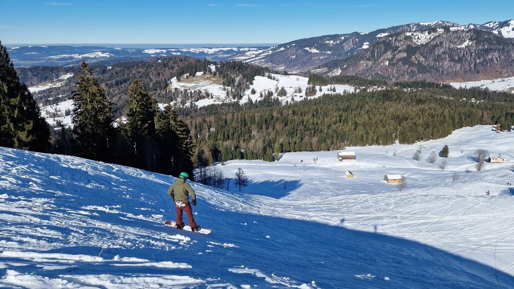 Auch der Skilift Litten ist geschlossen, erschliesst aber normalerweise eine eigene steile Abfahrtsvariante.