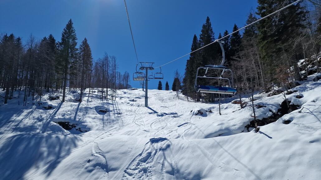 Die Sesselbahn Monte Ongara erschliesst den gleichnamigen Hügel, der nur eine einzige blaue Skiabfahrt bietet.