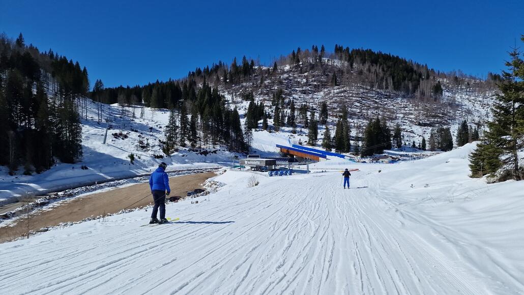 Die beiden Abfahrten führen zu einem flachen Stück an der Talstation, das besonders bei sulzigen Verhältnissen Durchhaltevermögen erfordert.
