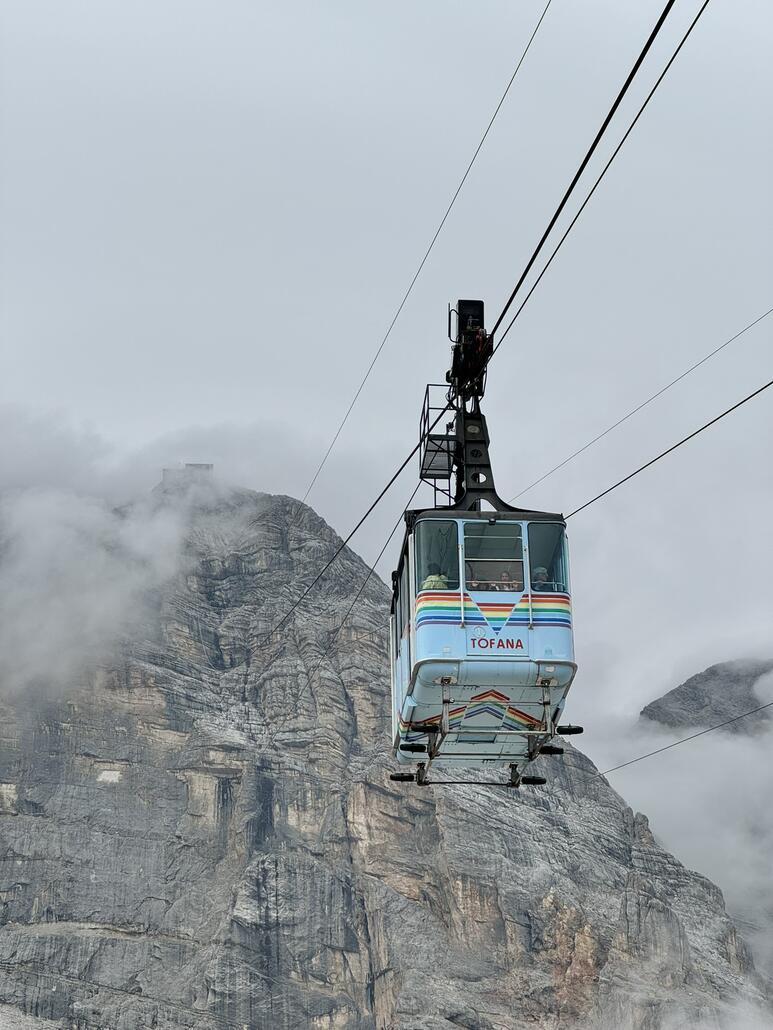 Trasse verschwindet im Nebel