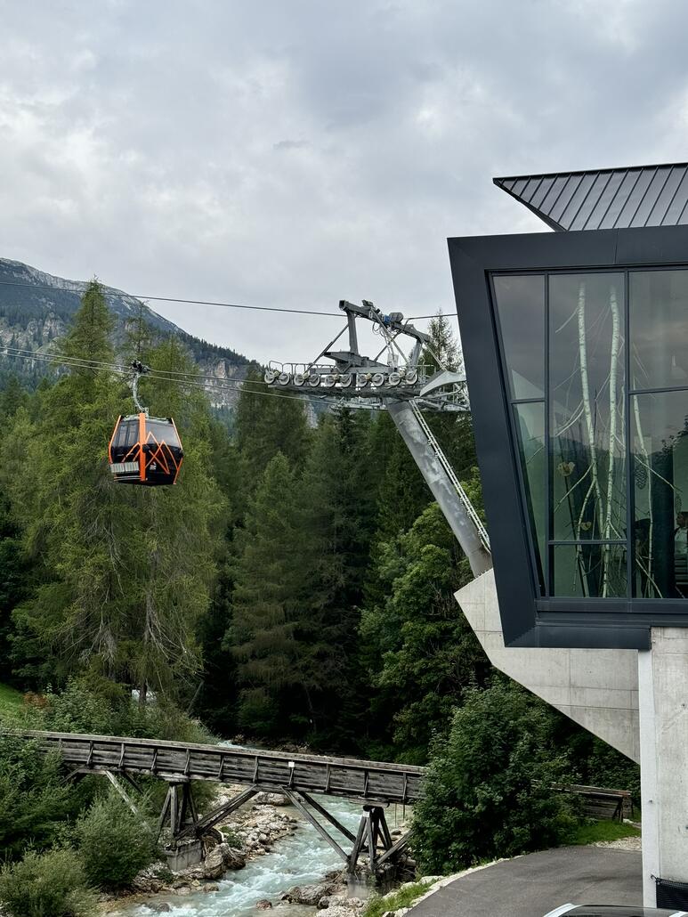 Wir kommem direkt auf den Parkplatz der Tofanabahn