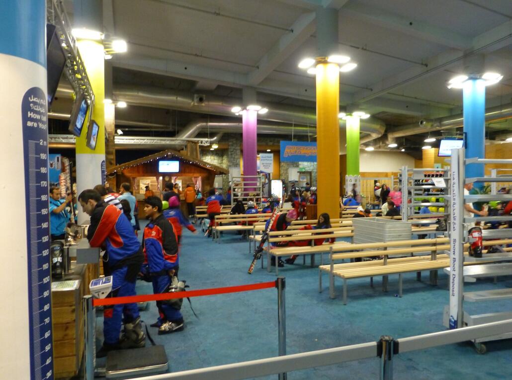 Skimiete und gleiche Skikleider für alle