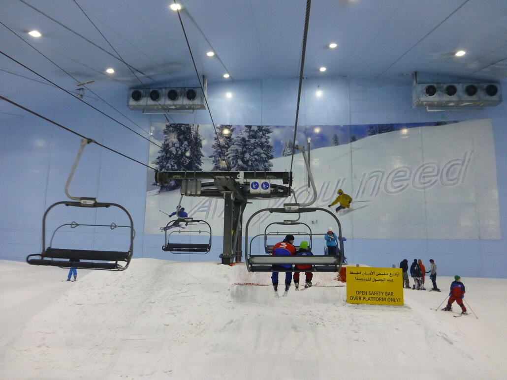 Fast bei der Bergstation... mit Poster! Vielleicht sollte ja Zermatt mal sponsern oder so...