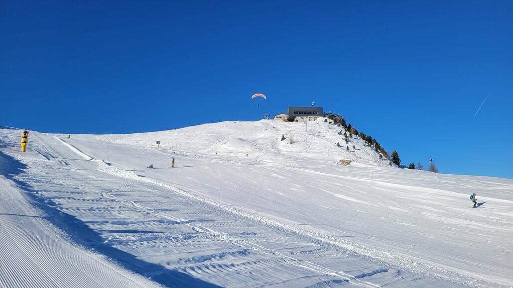 Geöffnet heute nur die Pisten bis Mittelstation Sigeroulaz und der Schlepper Chardons. Entweder ich bin zu anspruchslos oder die Pisten sind allesamt vorzüglich präpariert.