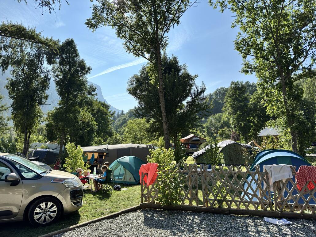 Wir laufen durch den Camping...