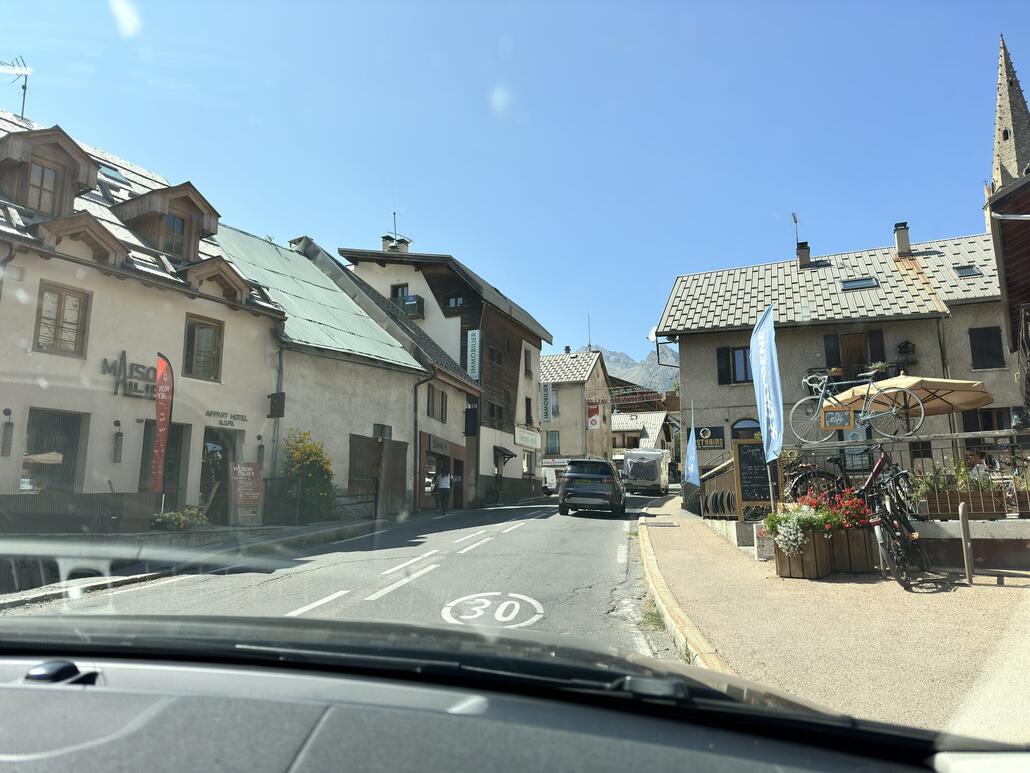 Von Briançon wieder ins andere Tal hoch nach Serre Chevalier. (Hier Serre Chevalier)