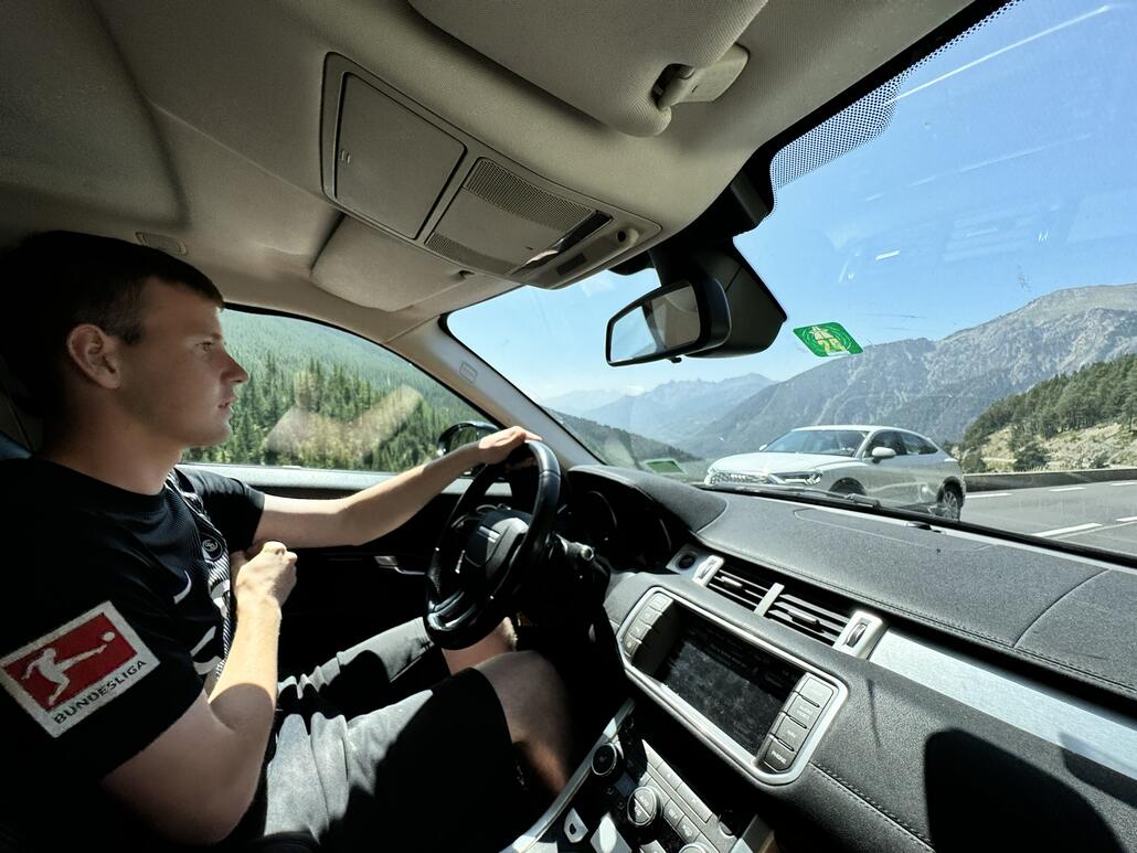 Emu übernimmt steuer, es geht runter nach Briançon