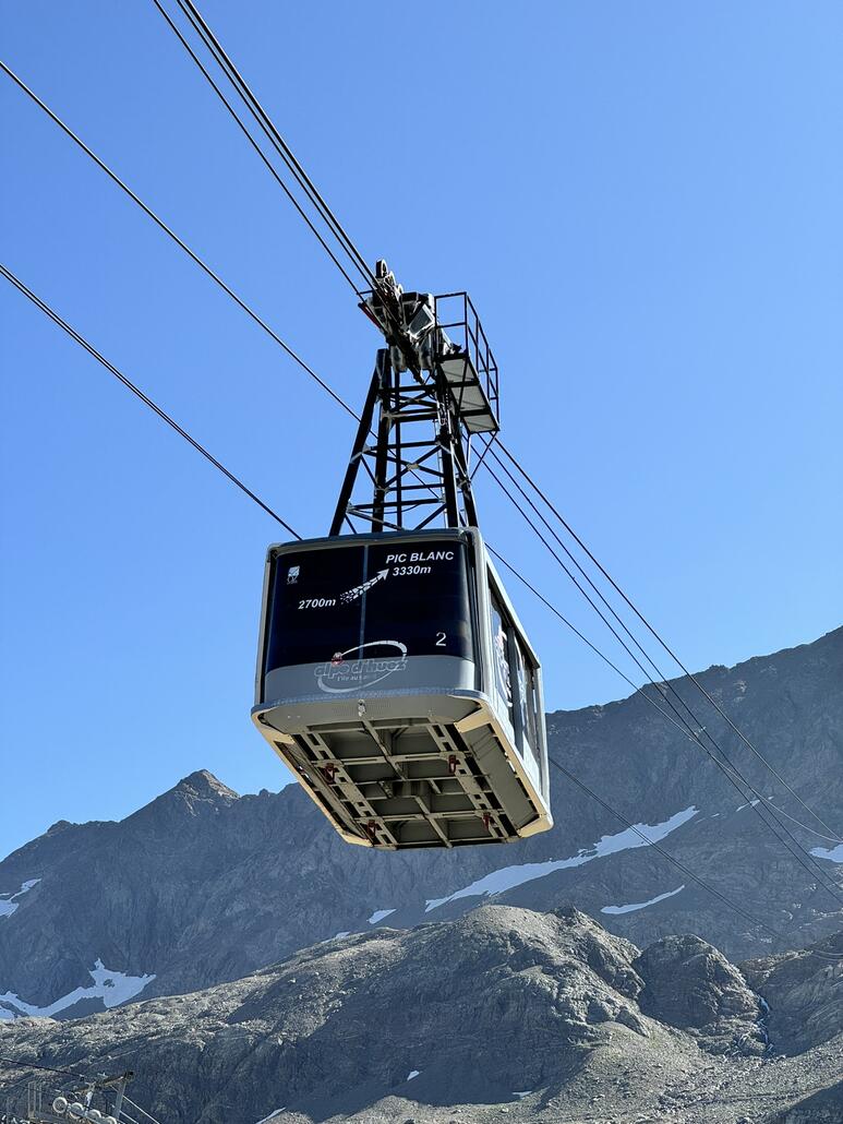 Auch die PB Kabine schaut für Ihr alter modern aus. Moderner als die Trockerner Steg Kabinen in Zermatt