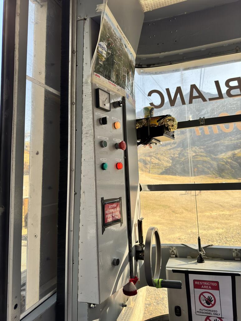 Kurbel zum öffnen der Türen