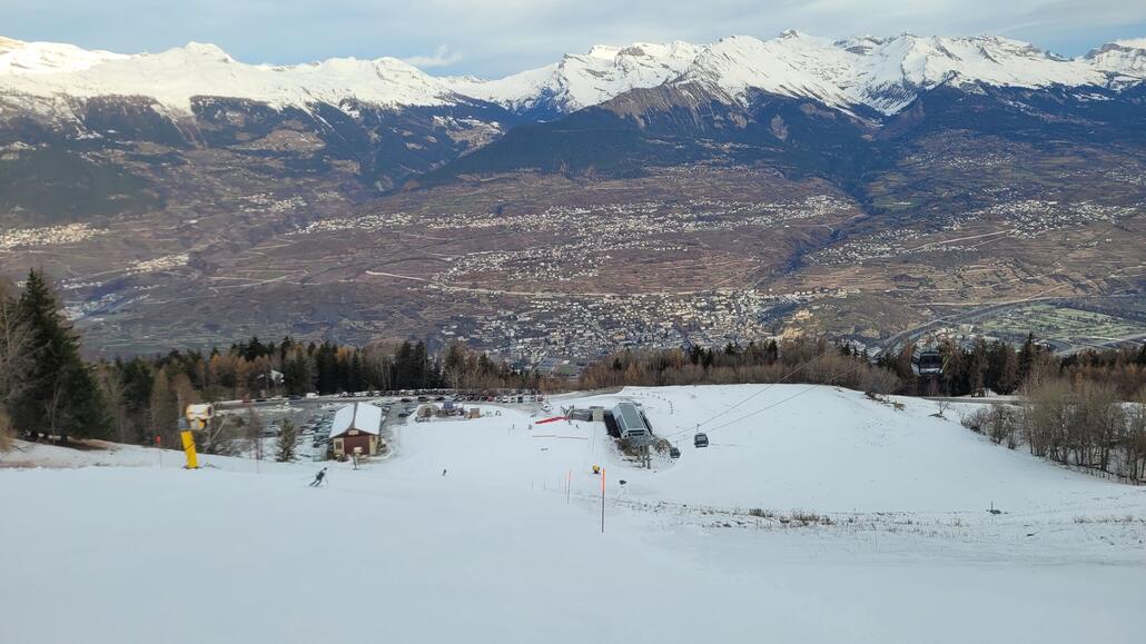 Die Piste ist im oberen und im unteren Drittel sehr gut. Die Mitte ist recht bröcklig und fährt sich dort nicht allzu angenehm.