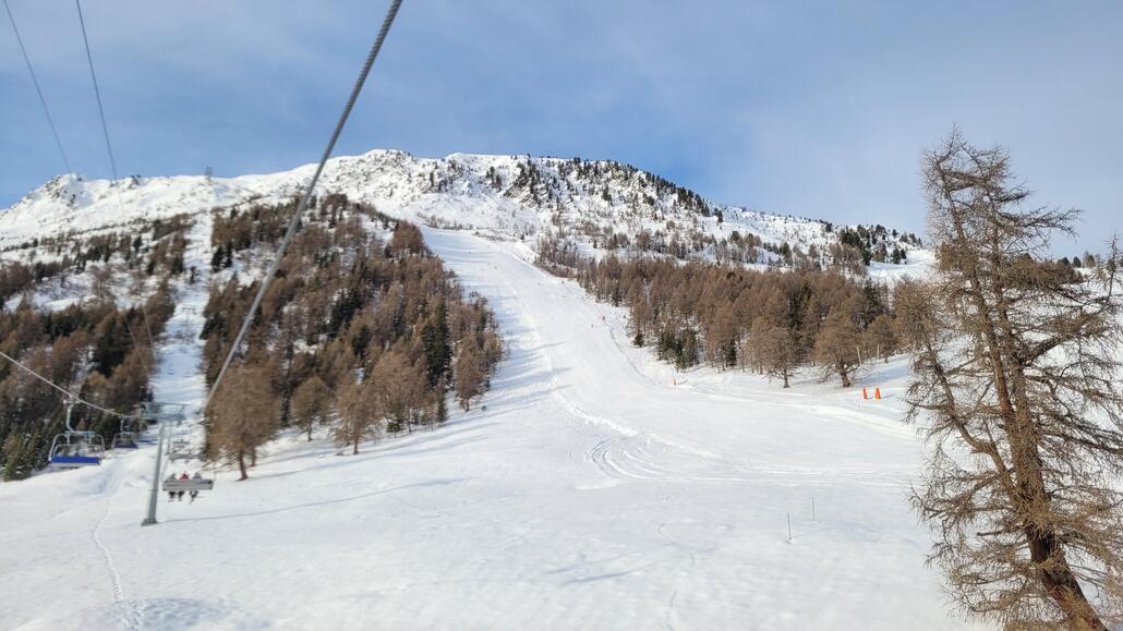 Etherolla. Auch hier sind Abschnitte mit vielen kleinen Eiskügelchen. Andere Abschnitte jedoch gut zu fahren.