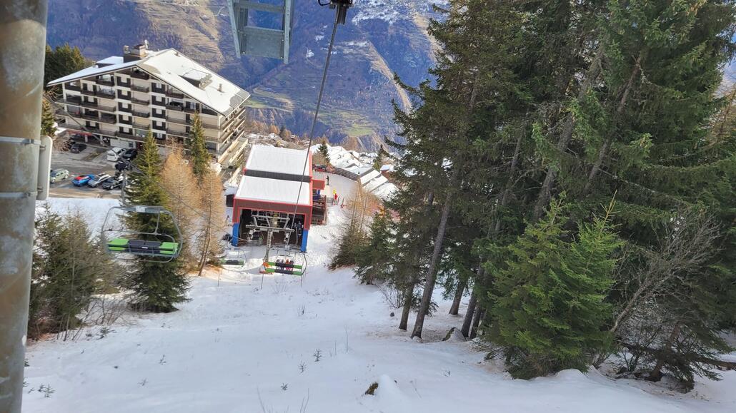 Auch die Pisten nach Thyon 1600 und 1800 sind offen. Hier im Trabantalift.<br />Das sind aber hauptsächlich Zubringer, die Pisten sind nichts besonderes.