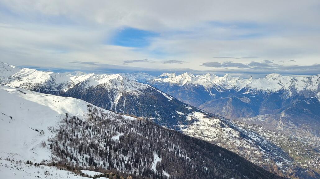 Blick nach Siviez und Nendaz mit der noch geschlossenen Verbindung