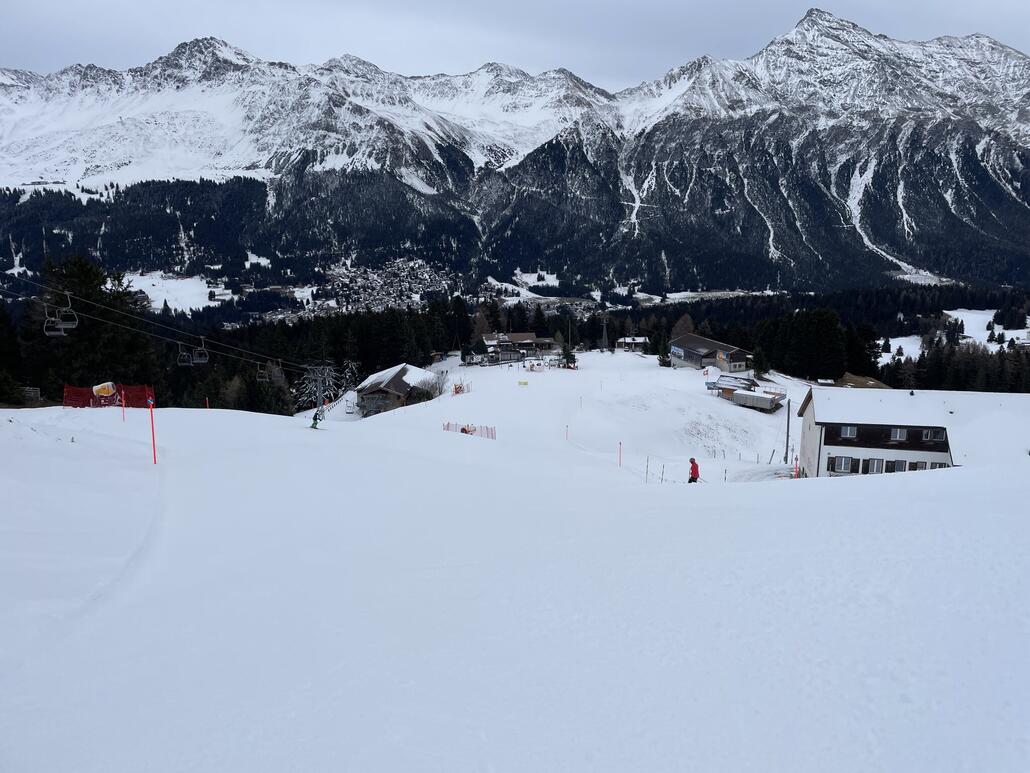 Deutlich verbreiterte Piste bei Tgantieni. Ab hier bis zur Talstation Pedra Grossa ist die Abfahrt schon richtig gut.