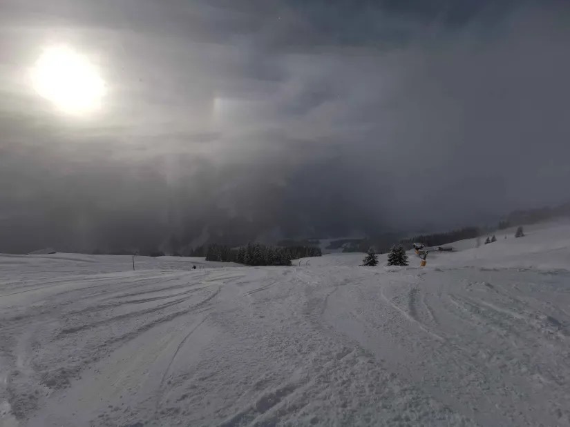 4. Just am Hochalm 6er kommt die Sonne zum Vorschein. Zuerst noch etwas zögerlich, dann aber...