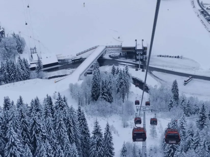 7. Schon in der Bahn. Leider ist die Nord Piste noch nicht geöffnet. Sonst hätte ich hier mehr Höhenmeter gesammelt. :)