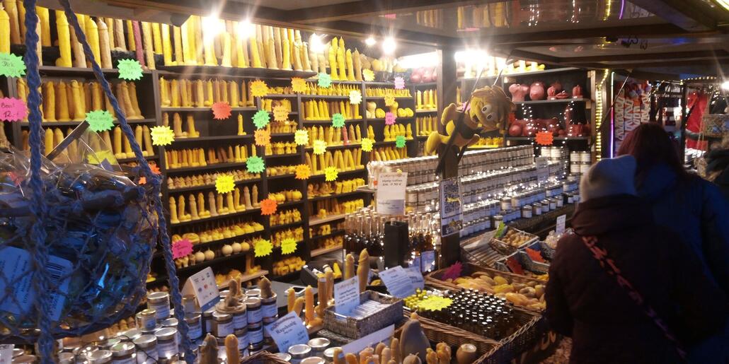 Kerzen haben sie auch.