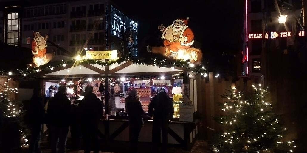 Glühwein und andere Getränke kann man sich auch käuflich erwerben