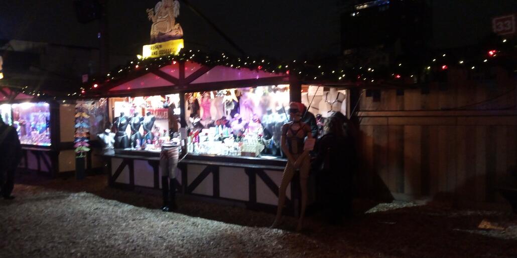 Hier haben sie so Klimperglitzerzeug.