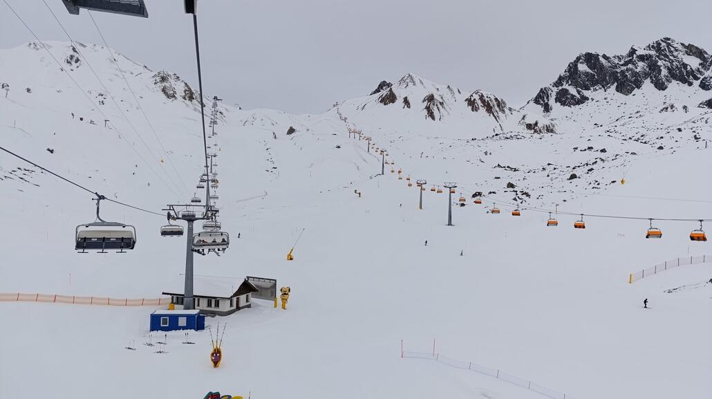Samnaun, Geländekammer mit vielen Windbremsenden Hügeln. Dazwischen kann sich der Schnee sammeln