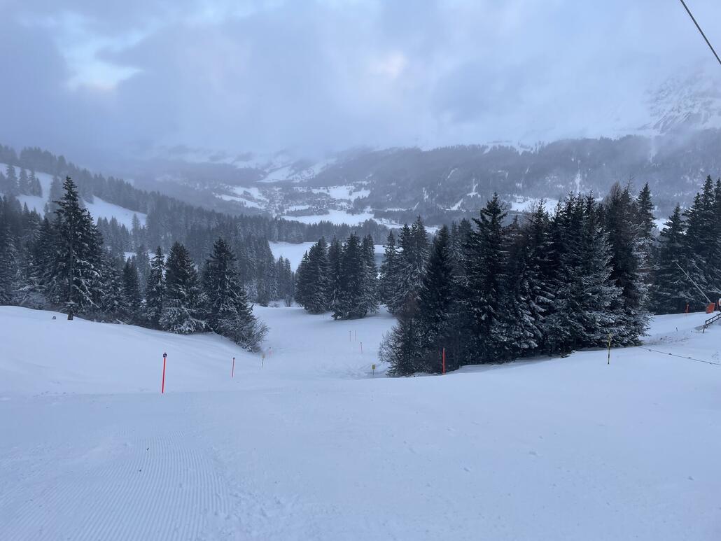 Die Piste, um die Talstation der Scalottas-Sesselbahn zu umfahren, ist bereits geöffnet.
