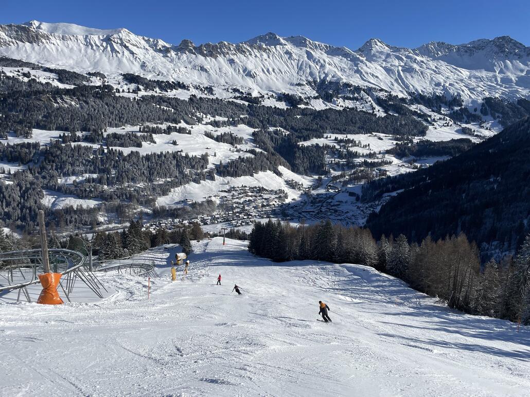 Pradaschier knollig aber ganz ok. Bis auf einige, grosse Skiclub-Gruppen wie gewohnt wenig los.