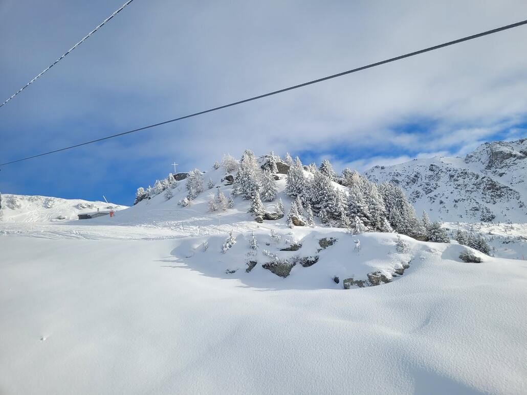 Kitschig schöne Auffahrt am Tsape