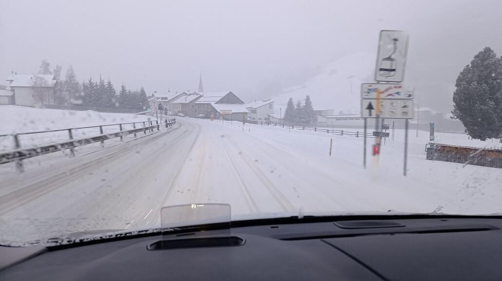 Geschlossene Schneedecke am Reschenpass