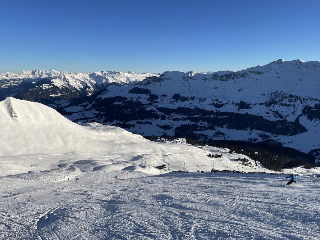 Die Rote am Stätzerhorn war frühmorgens sehr spassig. Einige würden wohl die wellige Präparation bemängeln, mich stört das jeweils nicht sonderlich stark.