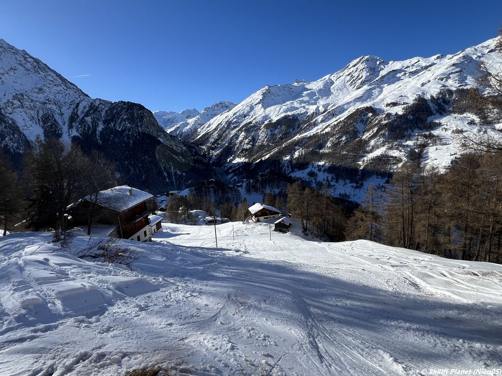 unterer Teil der roten Piste, nicht frisch präpariert