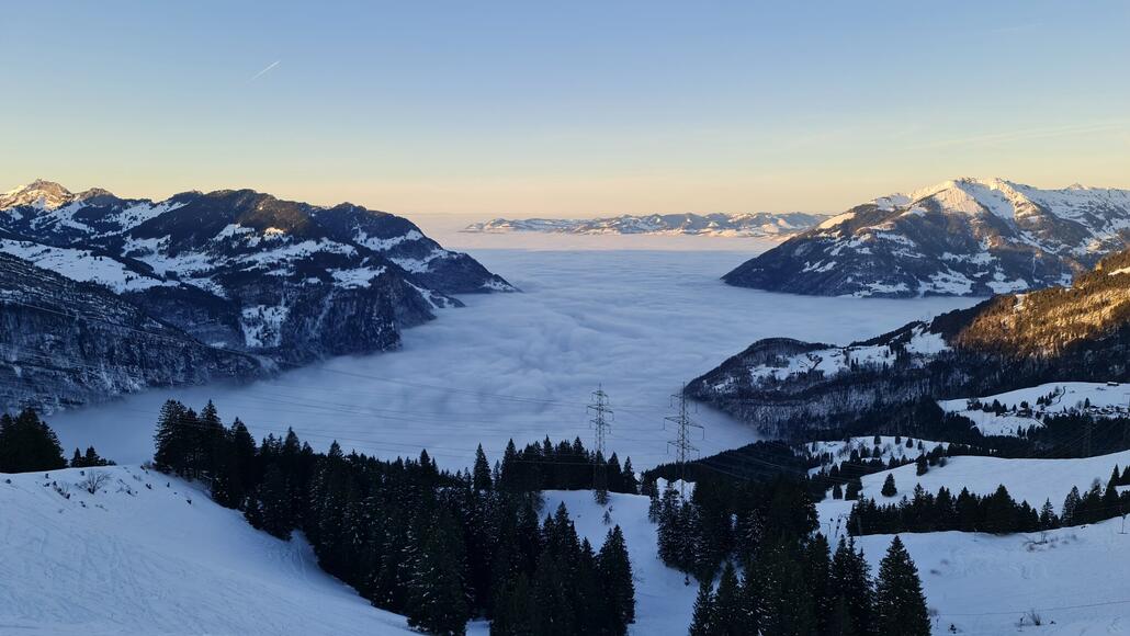 Auch nach Sonnenuntergang bieten sich immer noch fantastische Ausblicke auf das Nebelmeer...