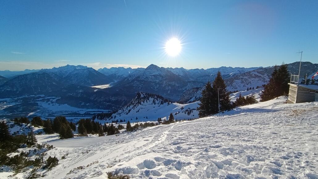 Blick nach Süden vom Gleitschirm Startplatz, knapp oberhalb vom Sessellift