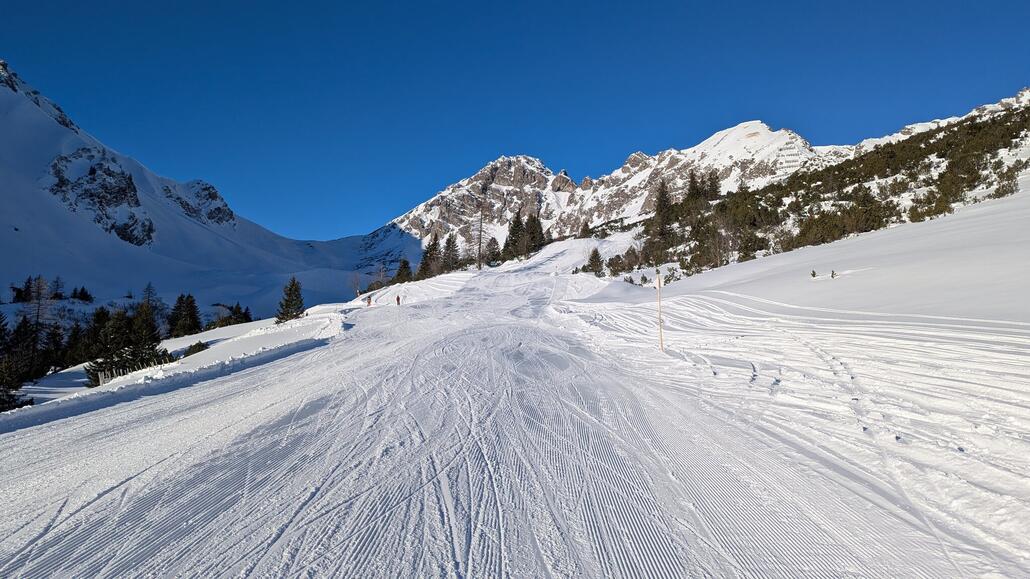 Die beiden Skirouten links der Glatjochbahn sind präpariert und gut zu fahren