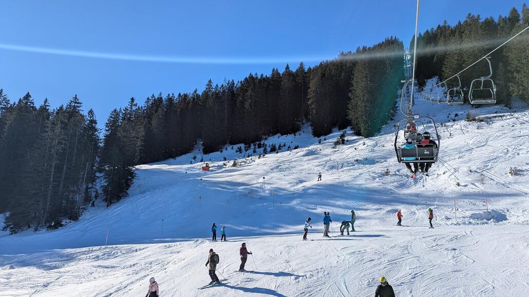 Katastrophal eisige Bedingungen mit wenig Schnee auf der Bürsenberg Seite!