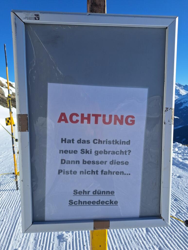 Am Anfang der Piste 8 steht diese Tafel. :) Die Abfahrt war tatsächlich ein Fehler...