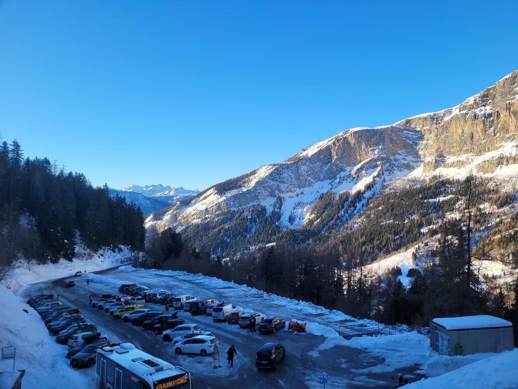Ankunft in Flaschen um 8.50. Noch leerer als gedacht.
