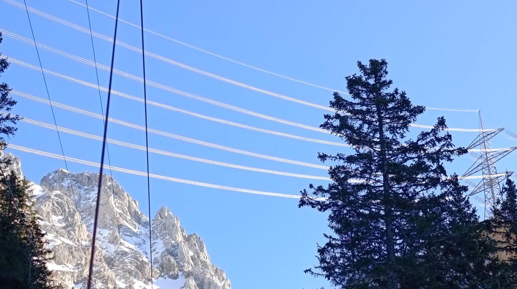 Hochspannungsleitung hat auch was