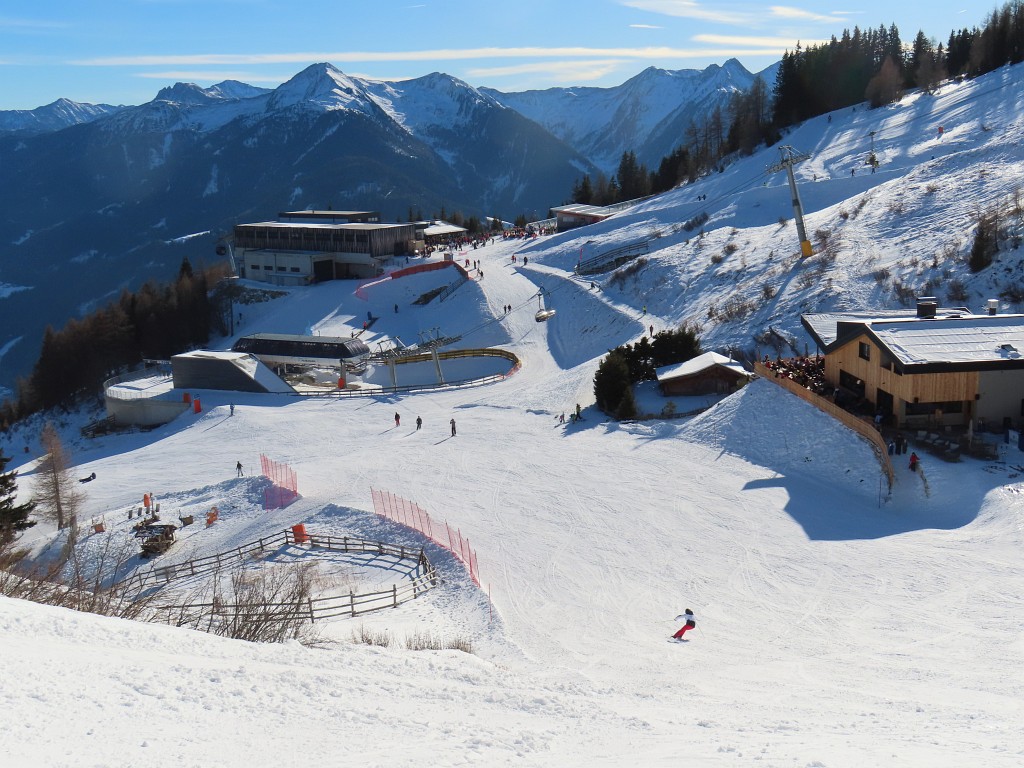 Bergstation der Zubringer 10EUB und Talstation der Kombibahn