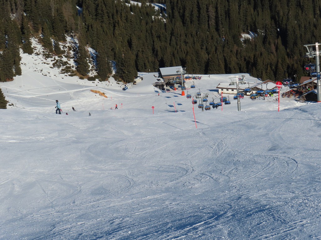 An der Jaufensesselbahn. Dort war nur eine Pistenvariante geöffnet.