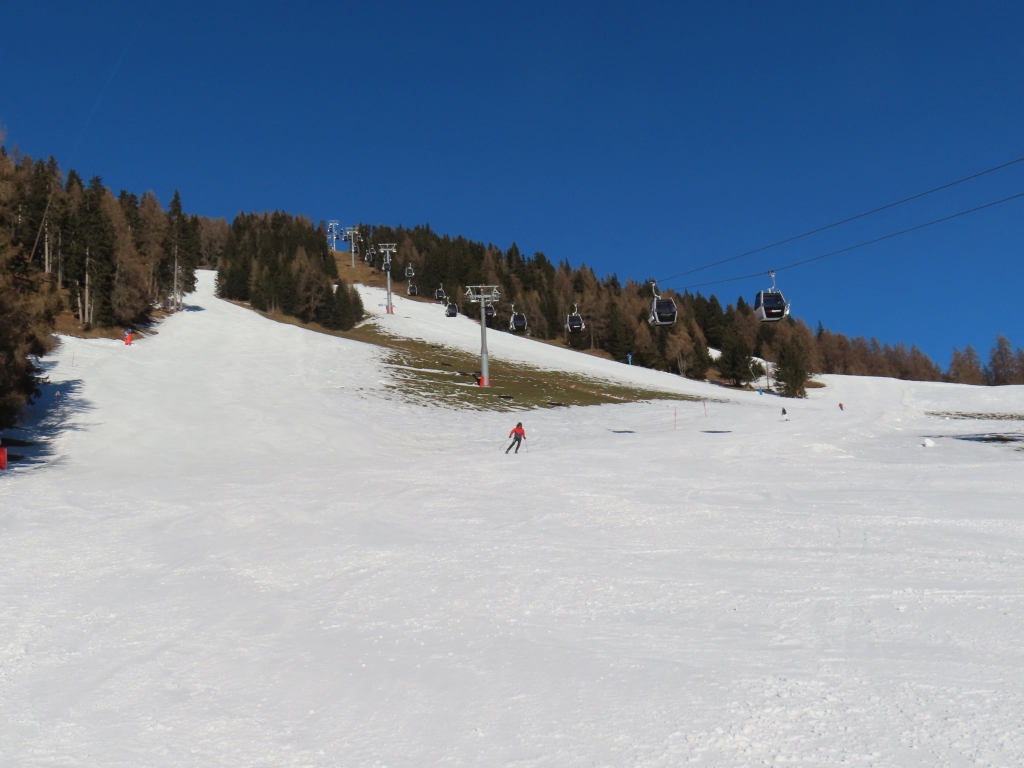 In der Nähe der Talstation des Ski-Express kommen mehrere Pistenvarianten zusammen