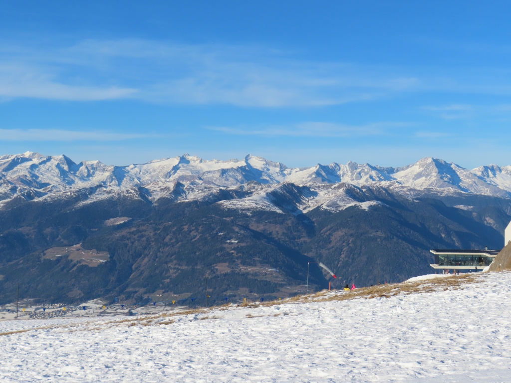 Zillertaler Alpenhauptkamm vom Hochfeiler bis zum Schwarzenstein.