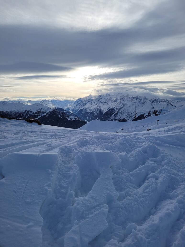 Herrliches Wolkenspiel Richtung Mont Blanc.