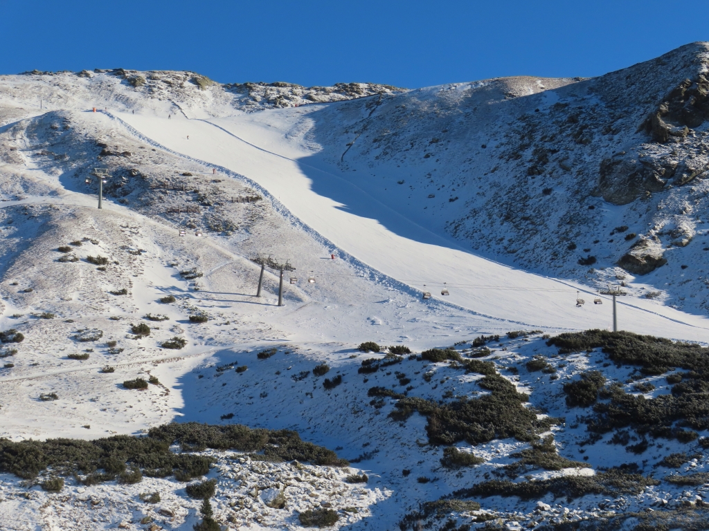 Aus dieser Perspektive erscheint die Jochpiste wesentlich flacher