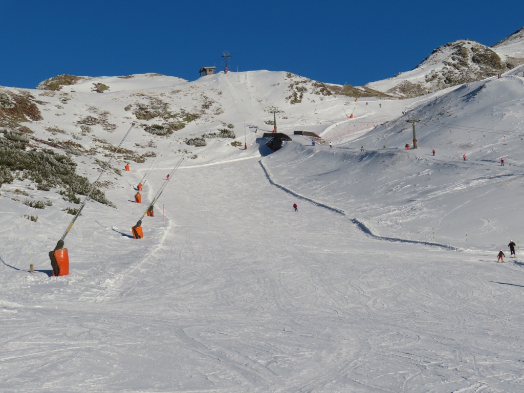 Morgenrastpiste.<br />Diese Piste ist normalerweise eine schöne flache Genusscarvingpiste. Diesmal allerdings sorgte starker Gegendwind dafür, dass man im flachen Teil der Piste nur wenig Tempo hatte.