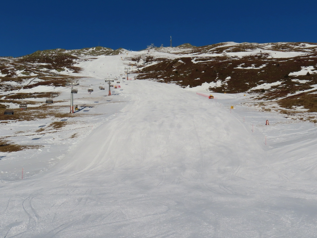 Muteggpiste. Sie ist einfach zu schmal und deshalb voll (auch wenn man hier auf diesem Bild einen anderen Eindruck hat) und schnell abgefahren.